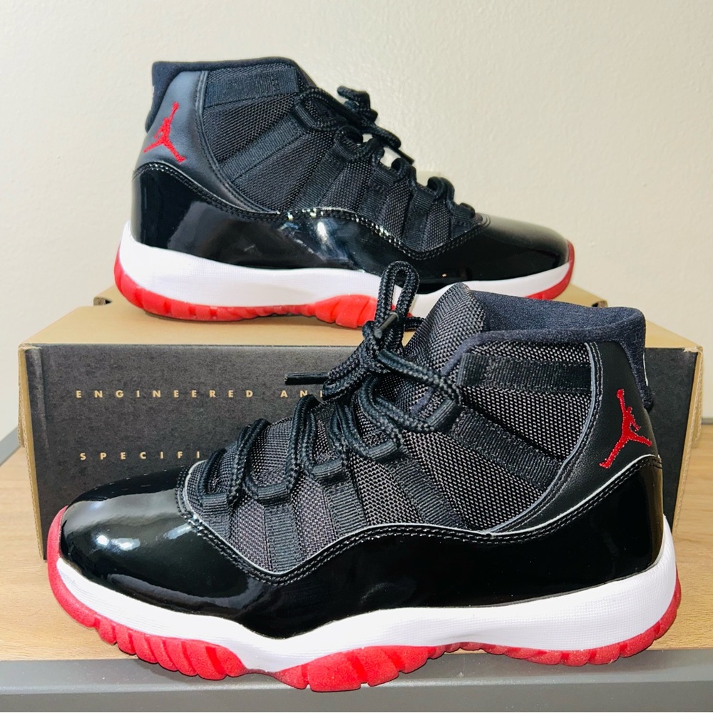 Jordan 11 Retro
Playoffs Bred (2019) Size 8 Men